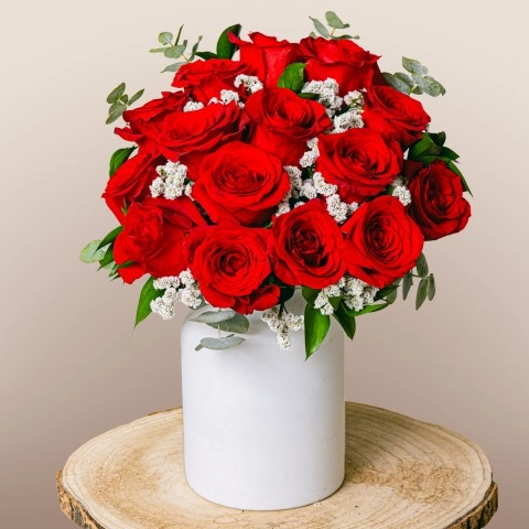 Classic Love 12 Red Roses
